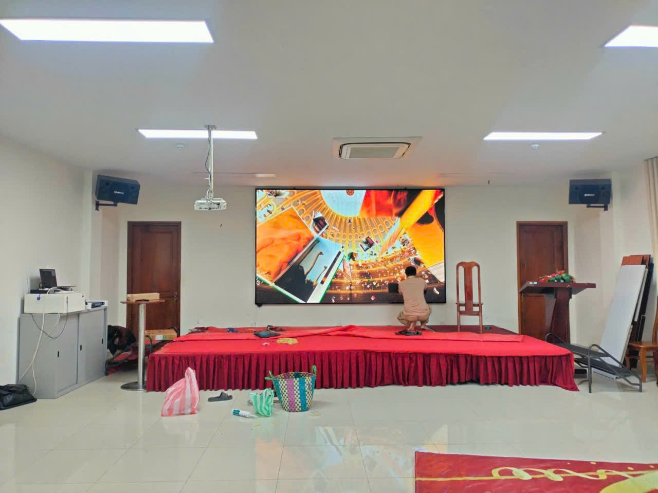 Lắp màn hình LED tại Trường Cao đẳng Thương mại Đà Nẵng